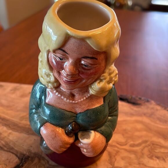 Royal Doulton Doultonville Collection "Betty Bitters" Barmaid Mug - Picture 2 of 9